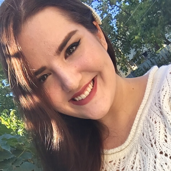 Meet your Posher, Hailey - Picture 2 of 2